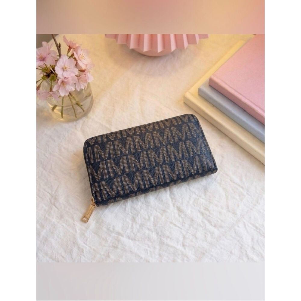 NWT MFK Collection Daniel Milan Model Women’s Signature Wallet w/ Wristlet Strap